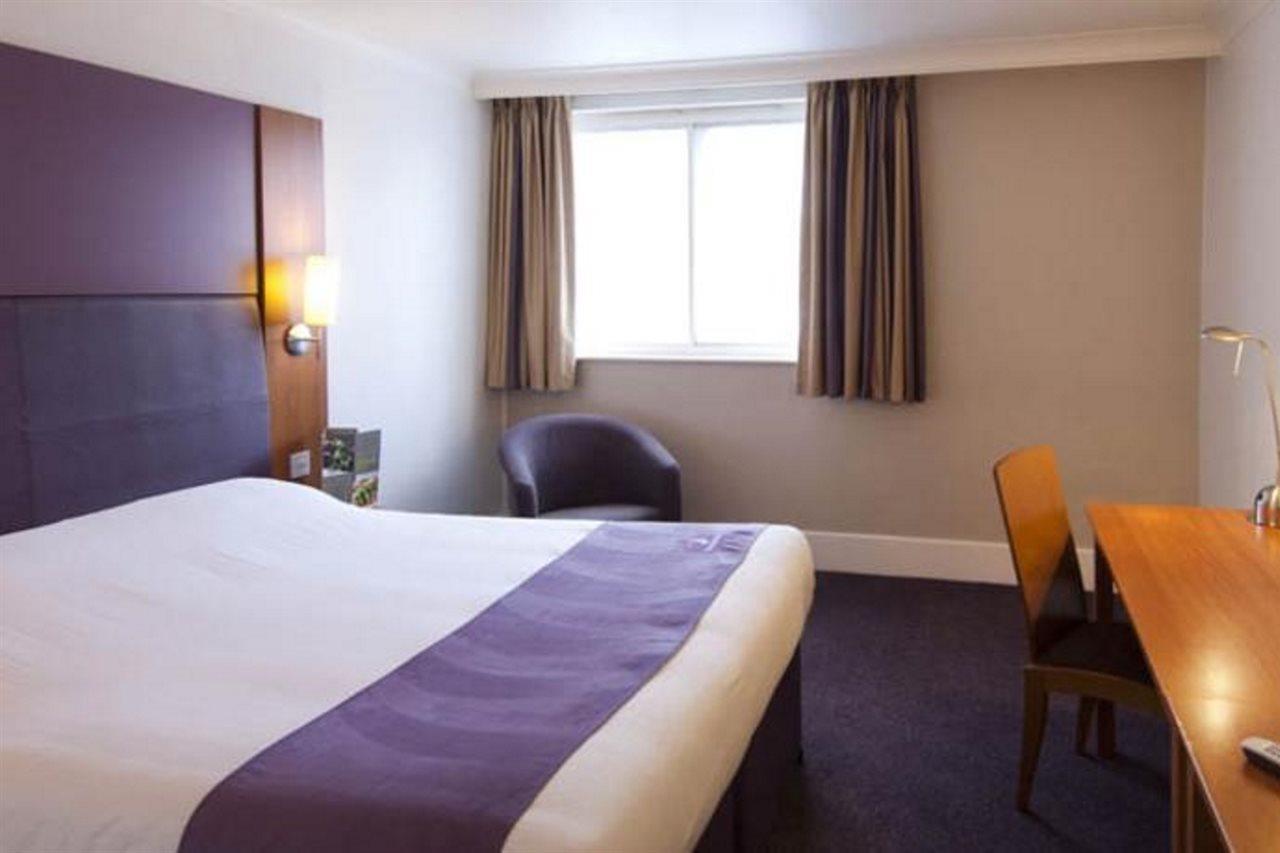 Premier Inn Runcorn Exterior photo